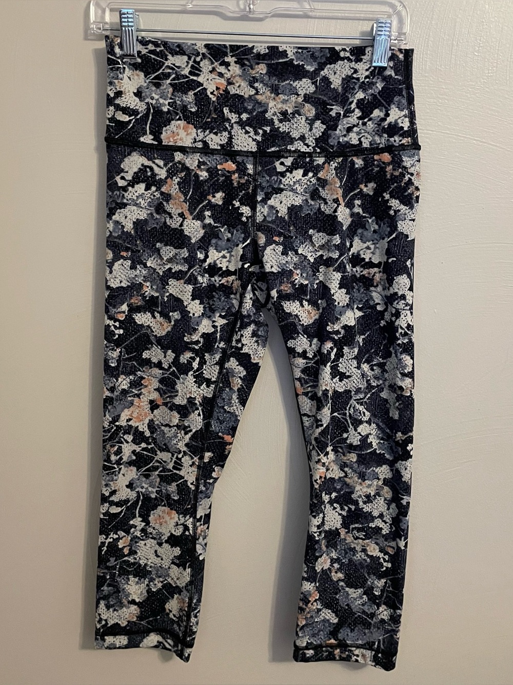 Lululemon patterned Leggings Size 8